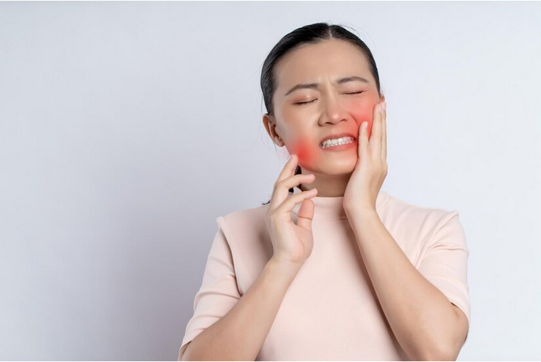 Dental sensitivity: 5 most frequent reasons for it to happen